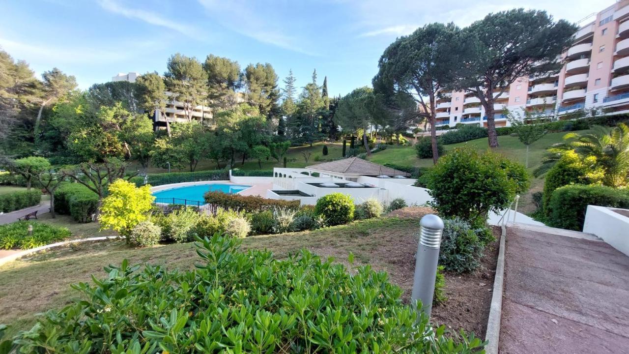 Charmant Appartement Residentiel Avec Terrasse, Jardin Privatif Et Piscine A Cannes كان المظهر الخارجي الصورة