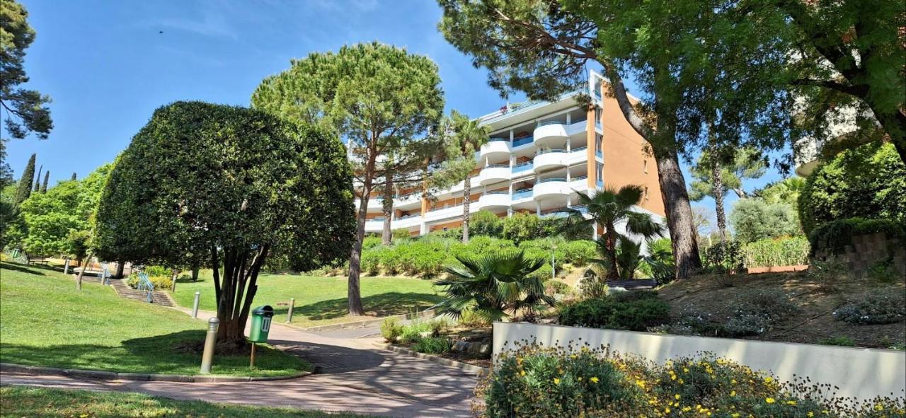 Charmant Appartement Residentiel Avec Terrasse, Jardin Privatif Et Piscine A Cannes كان المظهر الخارجي الصورة