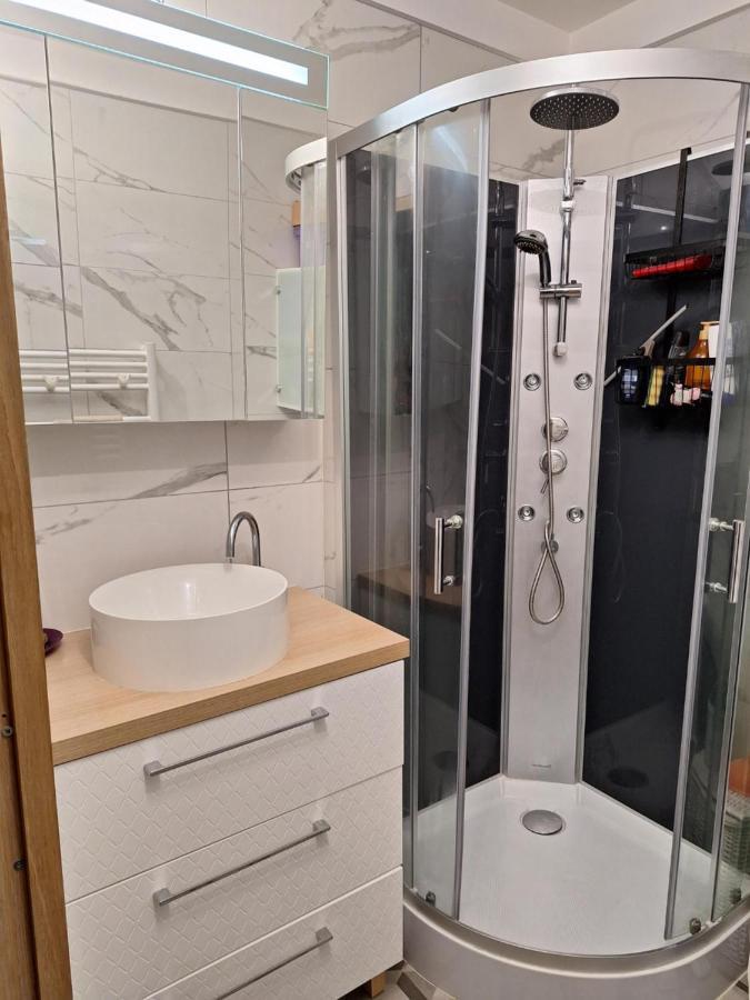 Charmant Appartement Residentiel Avec Terrasse, Jardin Privatif Et Piscine A Cannes كان المظهر الخارجي الصورة