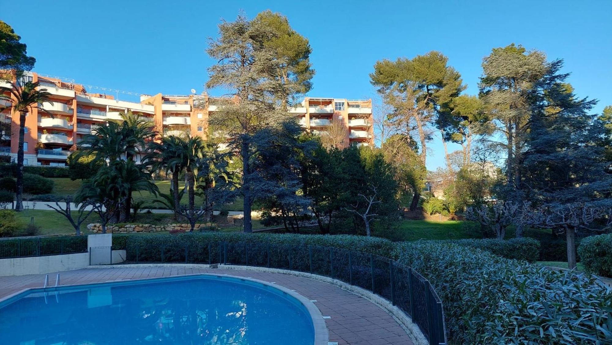 Charmant Appartement Residentiel Avec Terrasse, Jardin Privatif Et Piscine A Cannes كان المظهر الخارجي الصورة